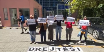“Arrestoni Ballukun”/ Protestë sërish para SPAK