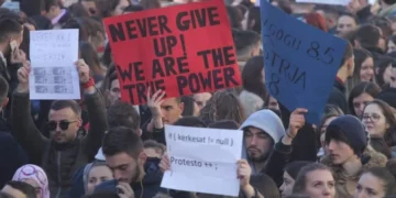 Thirrja e Boçit për studentët: Provimi i vërtetë i këtij brezi nis sot, lërini auditoret dhe  zaptoni sheshet!