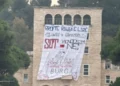 “Sot vendosim ne”, studentët shpalosin banderolën në Universitetin Politeknik: Rroftë rinia e lirë