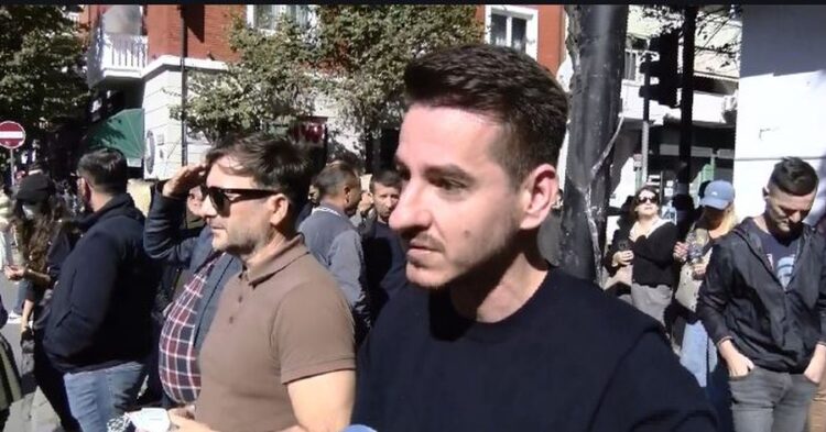 Ish-zv.ministri i Arsimit, Taulant Muka bashkohet me protestuesit: Ditët dhe orët e Ramës janë të numëruara!
