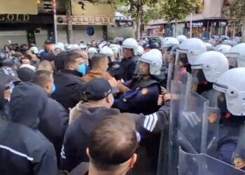 Protesta te Kuvendi, arrestohet një person dhe 7 të tjerë procedohen në gjendje të lirë