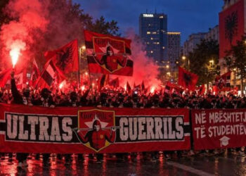 “Në mbështetje të studentëve“  ‘Guerrils’ bojkoton stadiumet: Kundër dhunës policore ndaj popullit
