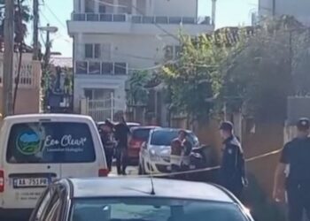 Shpërthim me tritol në portën e një banese në Elbasan, dyshohet si mesazh paralajmërues