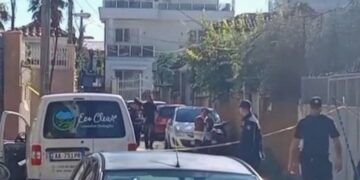 Shpërthim me tritol në portën e një banese në Elbasan, dyshohet si mesazh paralajmërues