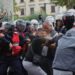 Televizioni zviceran: Protesta në Tiranë, policia dhunon studentët dhe ndaj tyre përdor autobotin me ujë