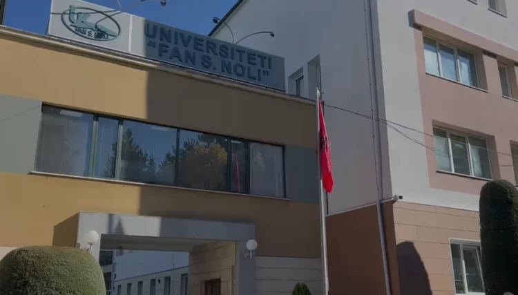 Në mbështetje të protestave në Tiranë, vijon bojkoti i studentëve të universitetit ‘Fan Noli’ Korçë