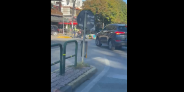 Aksident në kryqëzimin e Vasil Shantos, motori përplas këmbësorin