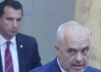 Veliaj ‘thumbon’ Ramën nga qelia: Protestat studentore nuk janë ‘fundi i botës’, por fundi i ‘një bote’