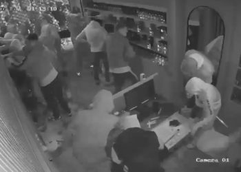 Pasi plaçkisin dyqanet, ‘protestuesit’ rikthehen në shesh edhe më të “të revoltuar”