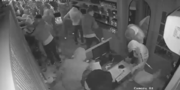 Pasi plaçkisin dyqanet, ‘protestuesit’ rikthehen në shesh edhe më të “të revoltuar”