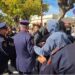 Agravohet situata në Vlorë, protestuesit përplasen me policinë dhe tentojnë të prishin rrethimin e Muzeut Hebraik