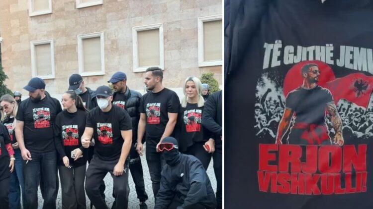 I riu u plagos në sy, protestuesit stampojnë në bluza mesazhin : Të gjithë jemi Erjon Vishkulli