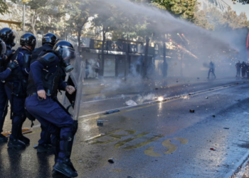 Revolta studentore në Tiranë/ Washington Post: Protestat kundër qeverisë vazhdojnë edhe ditën e tetë, kërkohet largimi i Ramës