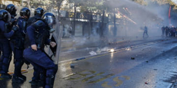 Revolta studentore në Tiranë/ Washington Post: Protestat kundër qeverisë vazhdojnë edhe ditën e tetë, kërkohet largimi i Ramës