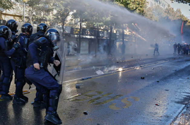 Revolta studentore në Tiranë/ Washington Post: Protestat kundër qeverisë vazhdojnë edhe ditën e tetë, kërkohet largimi i Ramës